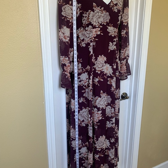 Elegant Floral Chiffon Dress - Picture 3 of 5